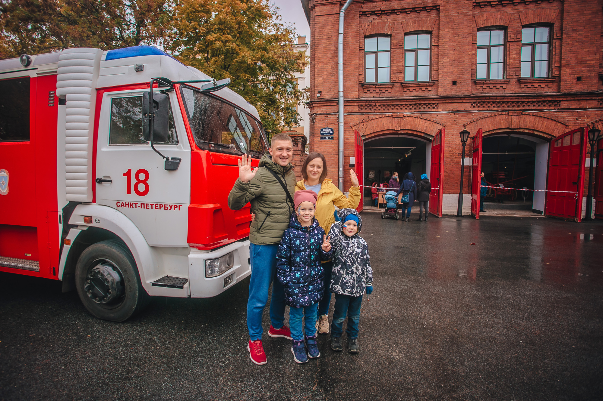 В Петербурге состоялся день открытых дверей пожарной охраны  Василеостровского района и Пожарно-технической выставки имени Б.И. Кончаева  - Новости - Главное управление МЧС России по г. Санкт-Петербургу