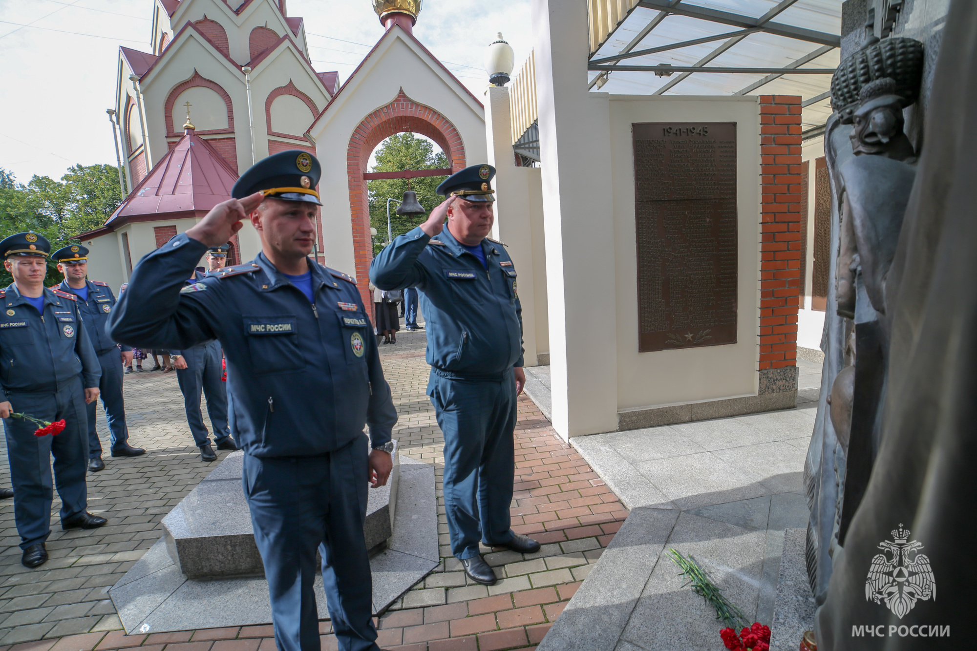 Петербургские спасатели приняли участие в молебне в честь образа Божьей  Матери «Неопалимая Купина» | 17.09.2023 | Санкт-Петербург - БезФормата