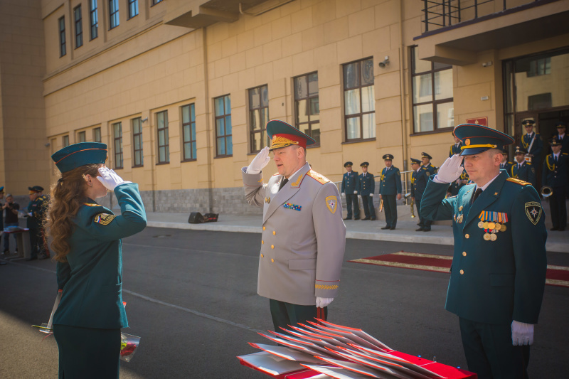 Сегодня в городе на Неве состоялся выпуск молодых специалистов Санкт-Петербургского университета ГПС МЧС России