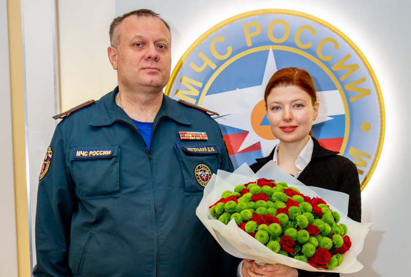 В гостях у петербургских спасателей побывала актриса театра и кино Эмилия Спивак