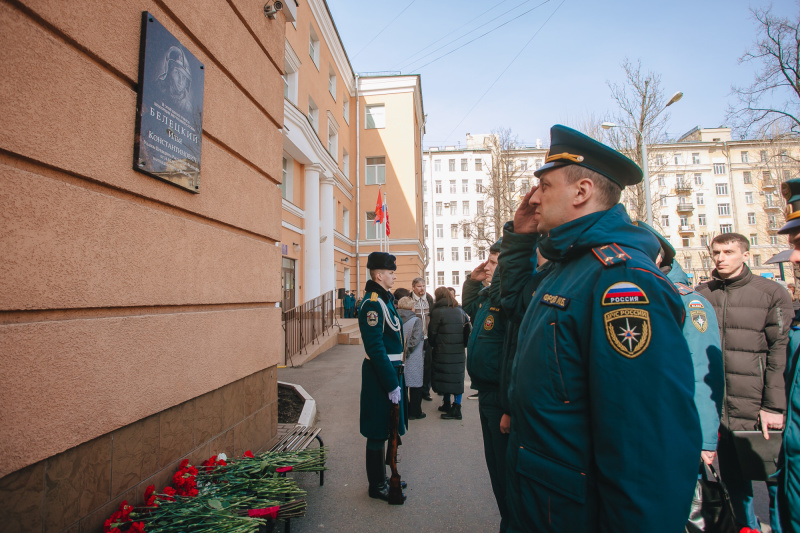 Школе № 174 Центрального района присвоили имя пожарного Ильи Белецкого, погибшего при исполнении служебных обязанностей