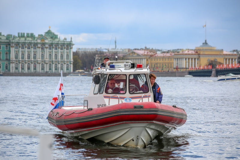 По рекам и каналам Петербурга прошла «Бессмертная флотилия»