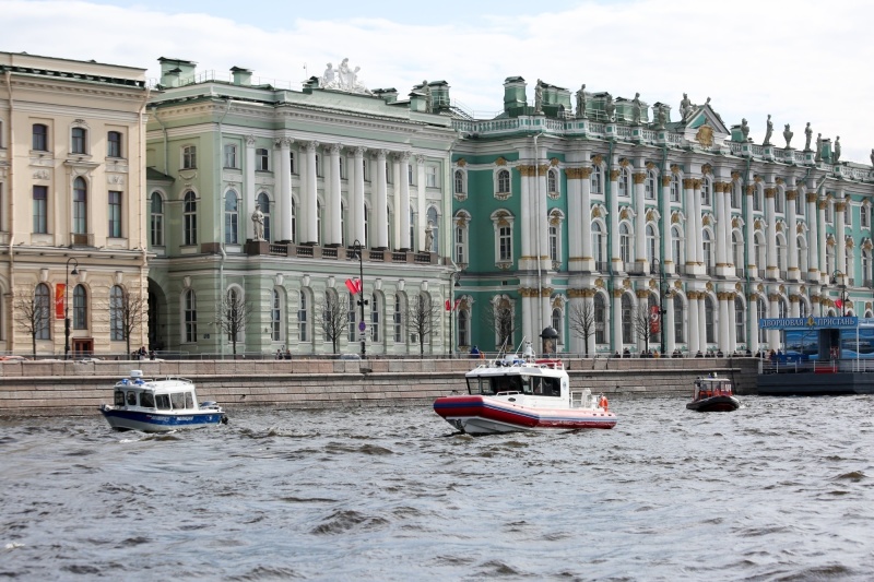 По рекам и каналам Петербурга прошла «Бессмертная флотилия»