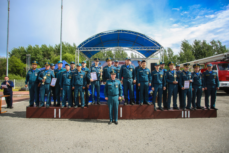 В Санкт-Петербурге прошли соревнования на звание «Лучшее отделение на автоцистерне» и матч по фаерболу