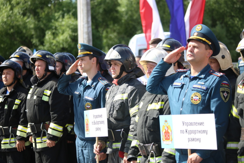 В Санкт-Петербурге прошли соревнования на звание «Лучшее отделение на автоцистерне» и матч по фаерболу