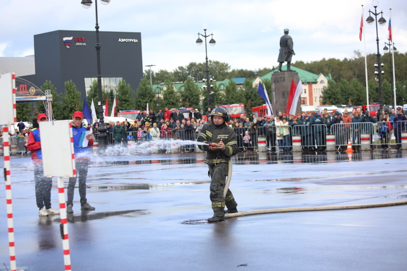 В городе на Неве прошли уникальные соревнования по скоростному маневрированию на пожарных автомобилях «Трасса-01»