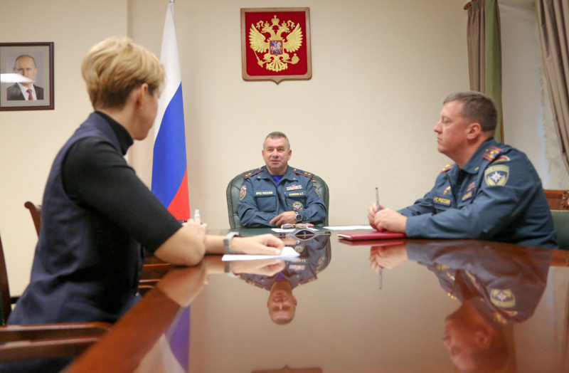 Начальник петербургского Главка МЧС встретился с жителями города на Неве в приемной полномочного представителя Президента Российской Федерации в СЗФО