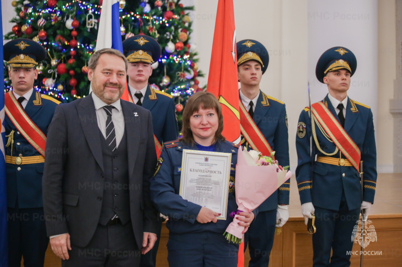 Петербургские спасатели отметили свой профессиональный праздник в Смольном