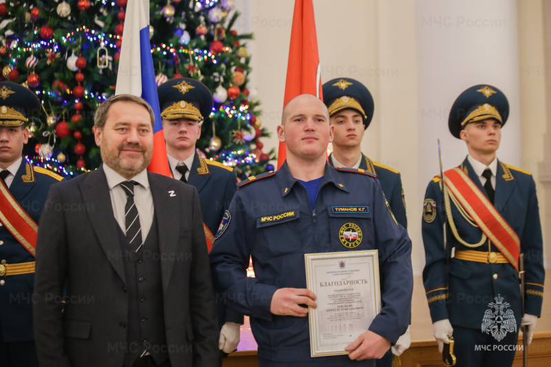 Петербургские спасатели отметили свой профессиональный праздник в Смольном